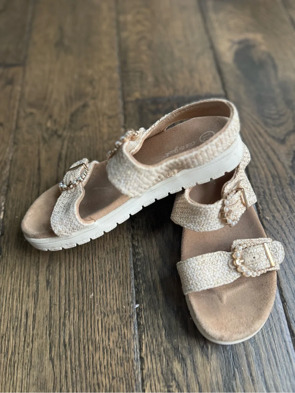 Cat & Jack Girls Beige Pearl Buckle Sandals